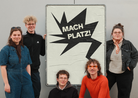 Der Vorstand des Vereins Mach Platz!: Fina Girard, Tim Züger, Claudio Rinaldi, Joachim Gärtner und Pia Zibulski (v. l. n. r.) Der Vorstand des Vereins Mach Platz!: Fina Girard, Tim Züger, Claudio Rinaldi, Joachim Gärtner und Pia Zibulski (v. l. n. r.)